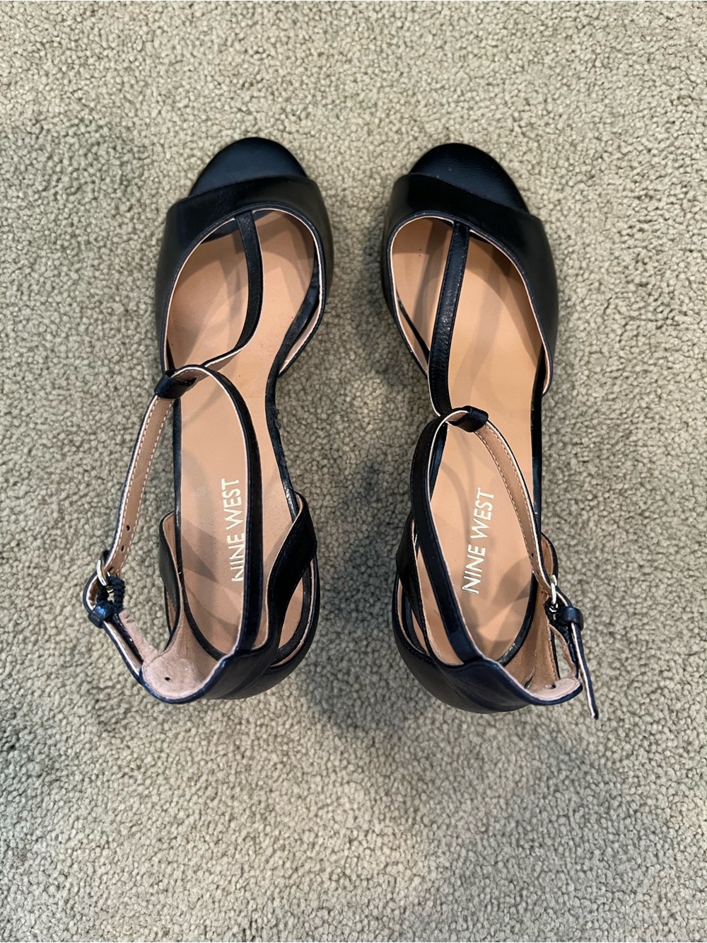 Nine West Black Leather T-Strap Heeled Sandals Size 7.5M - Picture 3 of 4
